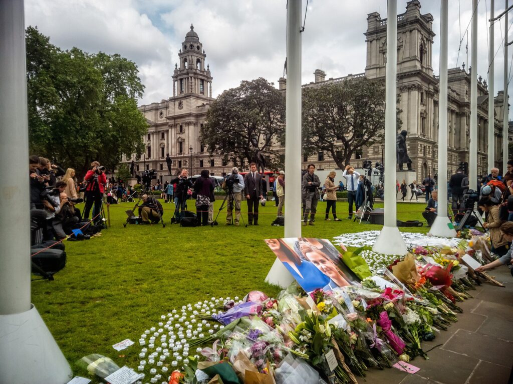 Memorial após assassinato de Jo Cox