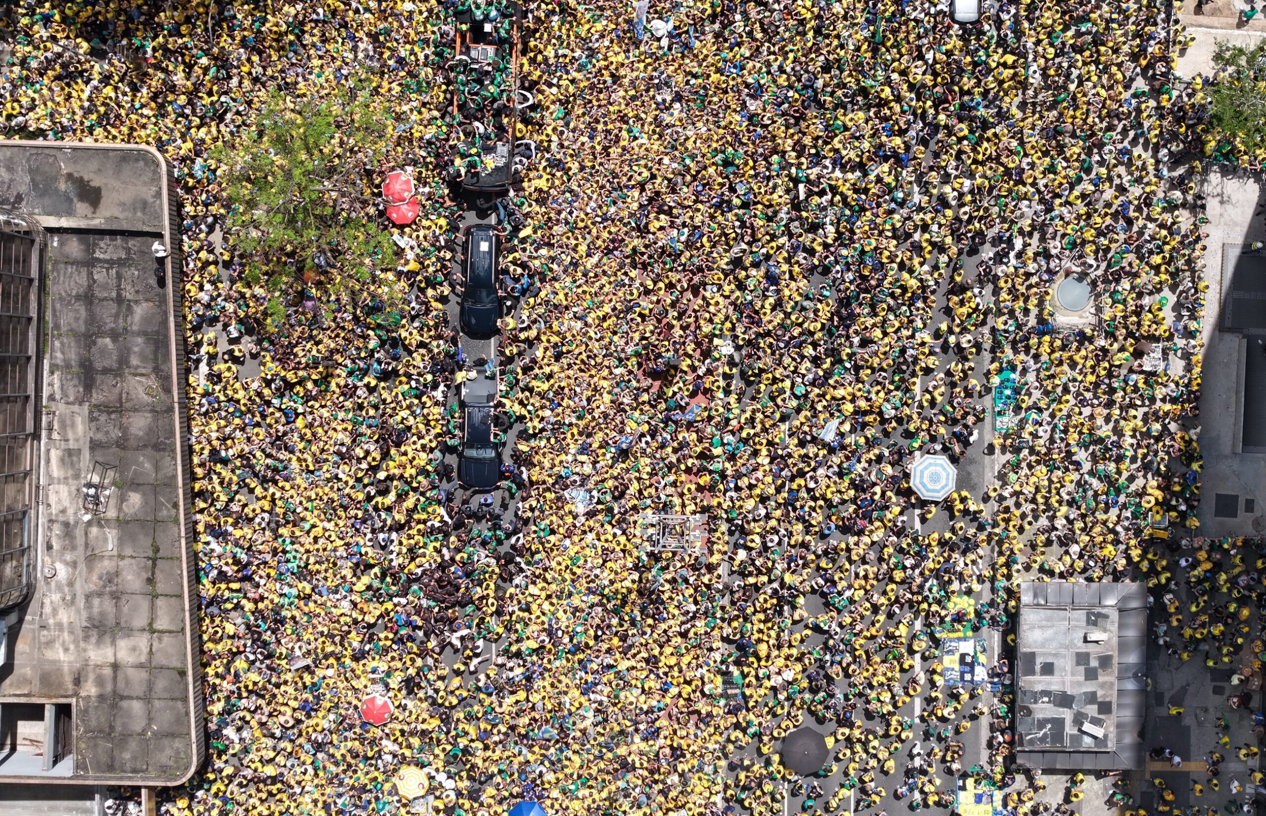 Ato de campanha de Flávio Bolsonaro em 18 de outubro, na Avenida Paulista